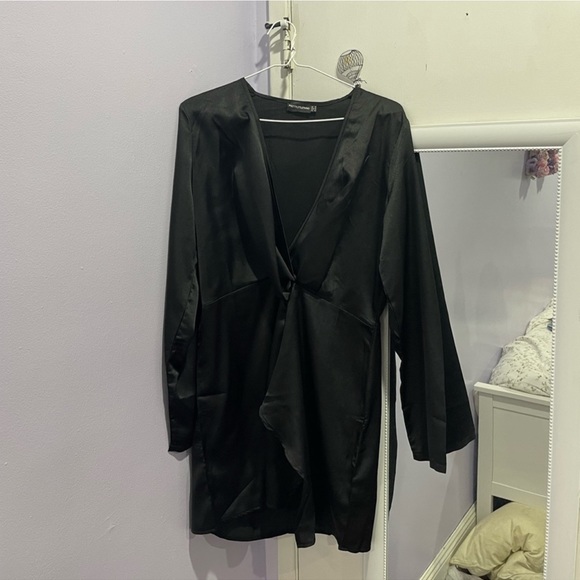 Pretty Little Thing Satin Mini Dress - Picture 3 of 4